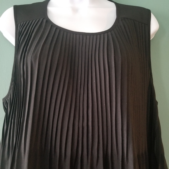 Ava & Viv Black Pleated Dressy Tank Top 1X - Picture 2 of 4